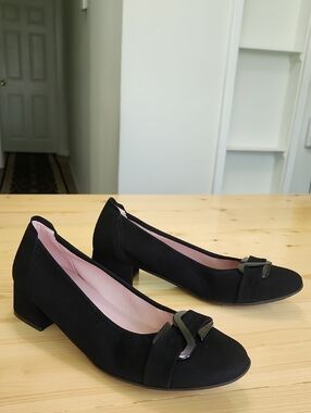 Sabrinas Soledad Suede Buckle Pumps Black Made in Spain EU 40 US 9 - 9.5